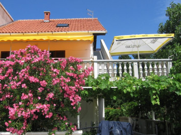 Vacation rentals in Nin