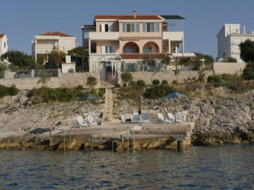 Vacation rentals in Razanj